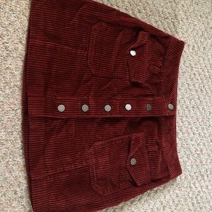 garage skirt size small. like brand new!